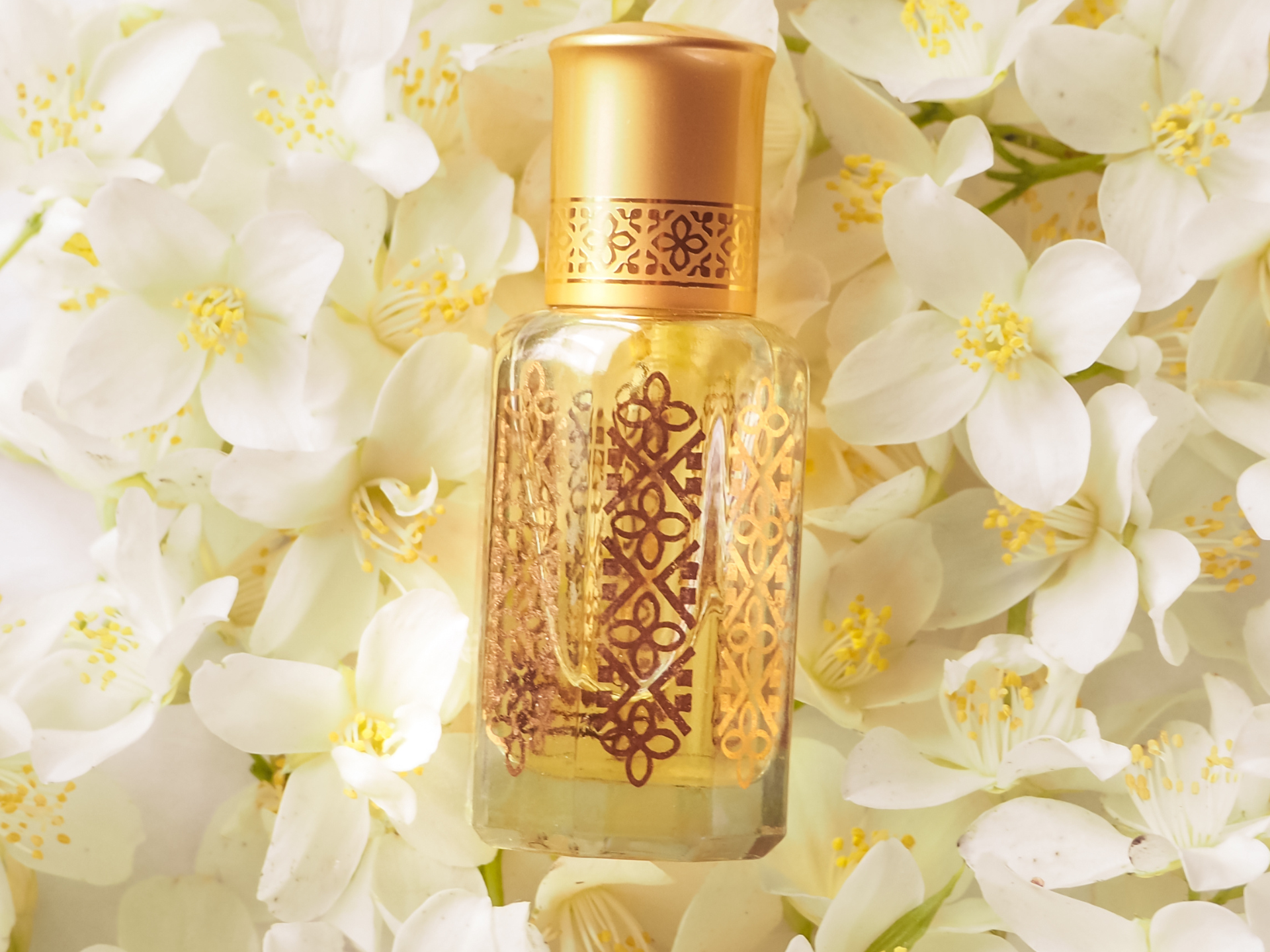 perfumy arabskie w kwiatach